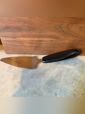 Pyrex pie server
